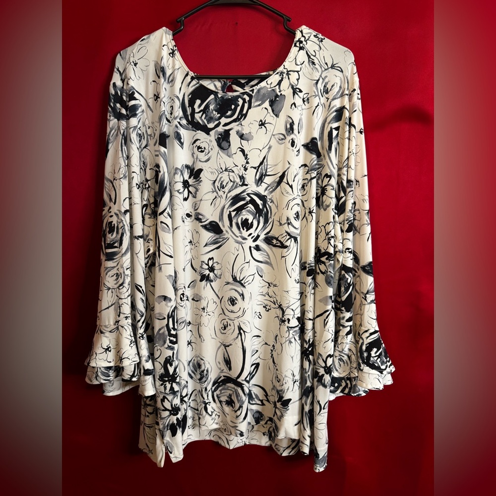 🧸2/$20-#341 Karl Largerfeld Woman’s Black/White Stylish Blouse w/roses Sz.2XL